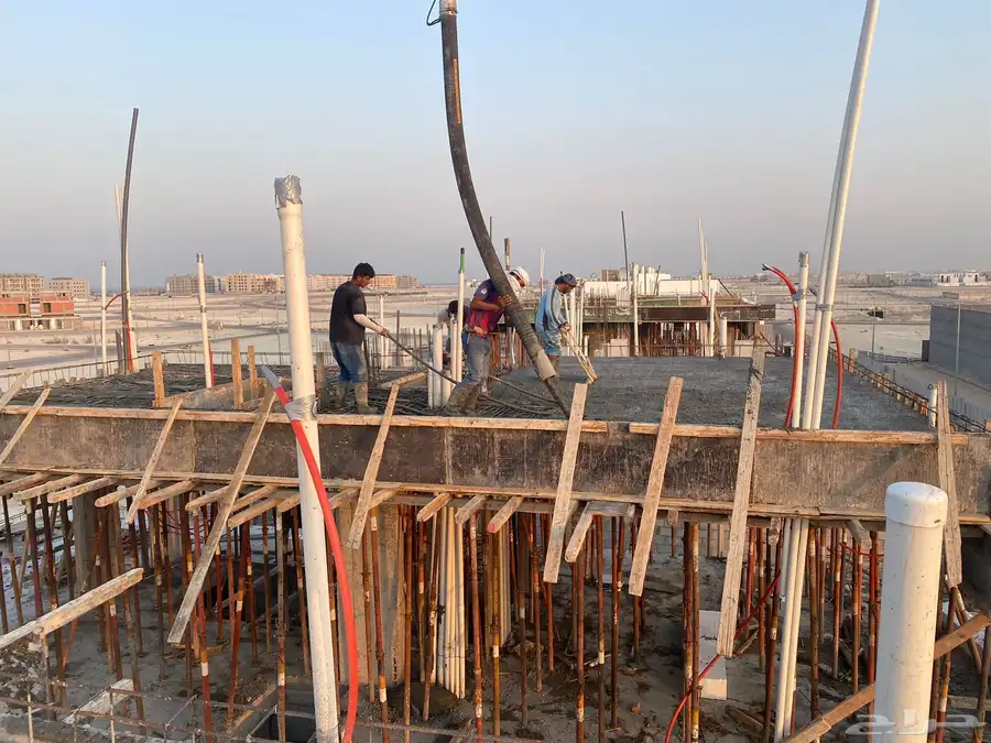 نجار مسلح في الخرج